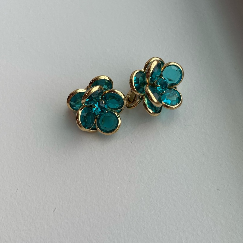 Vintage Clip On Earrings - Picture 6 of 7